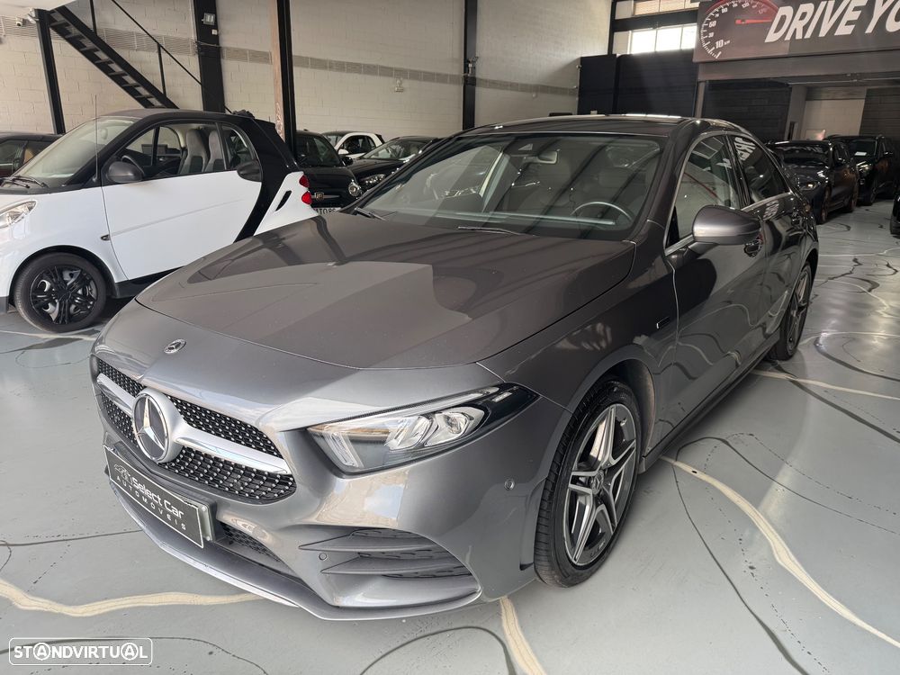 Mercedes-Benz A 250 Limousine e AMG Line - 3