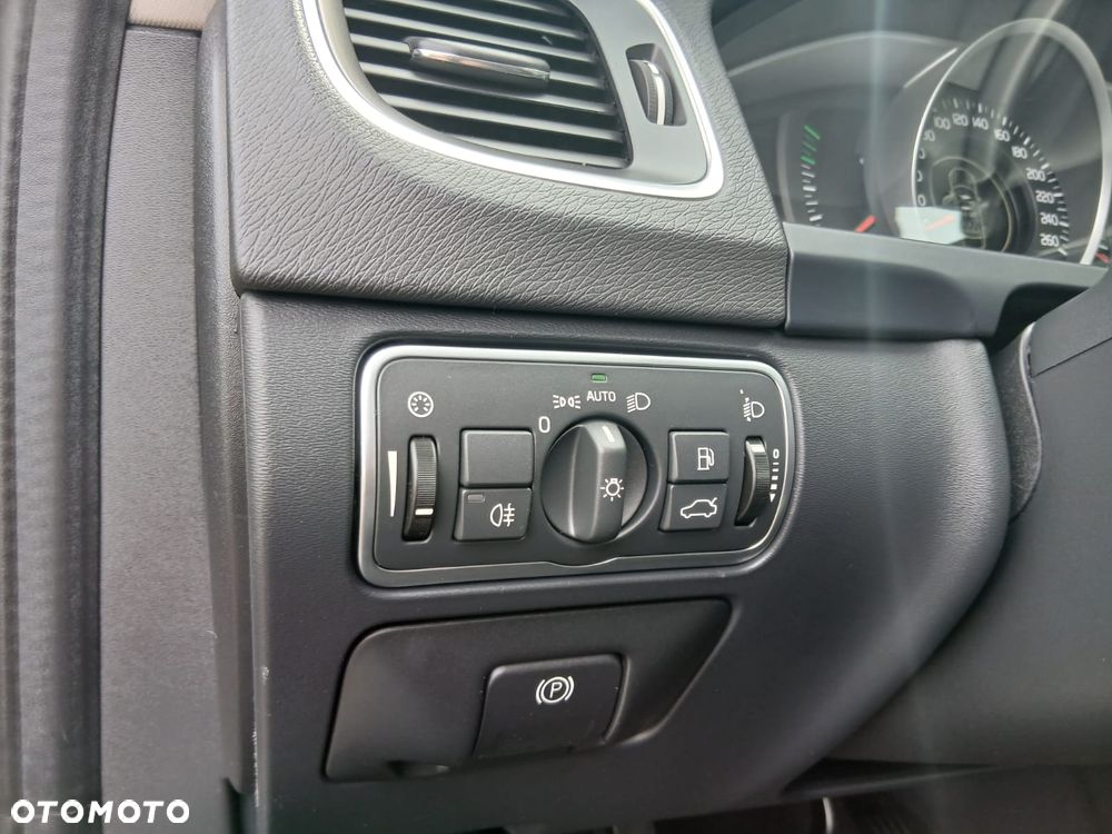 Volvo V60 D3 Summum - 19