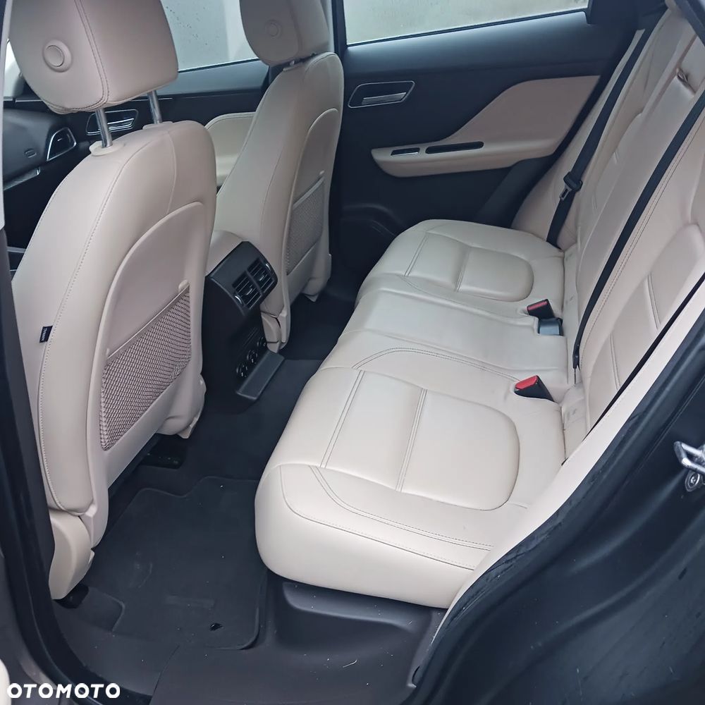 Jaguar F-Pace 2.0 i4D AWD Pure - 9
