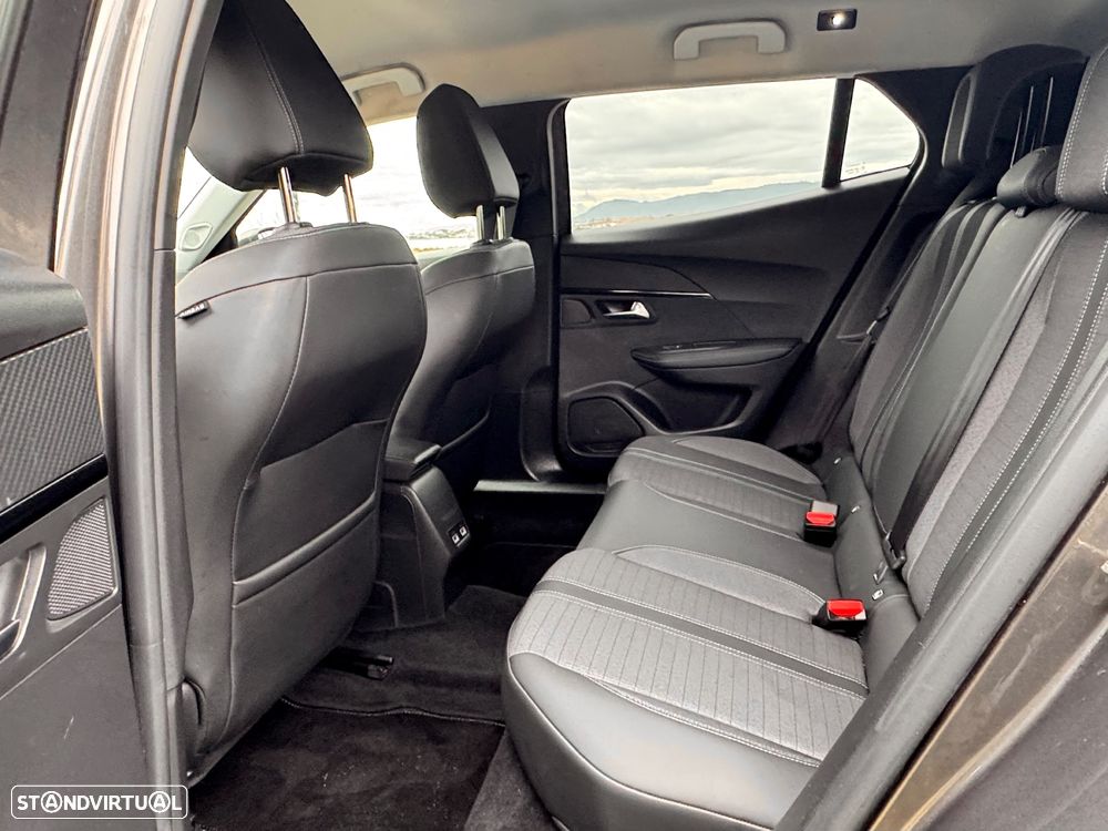 Peugeot 2008 PureTech 130 EAT8 Allure - 25