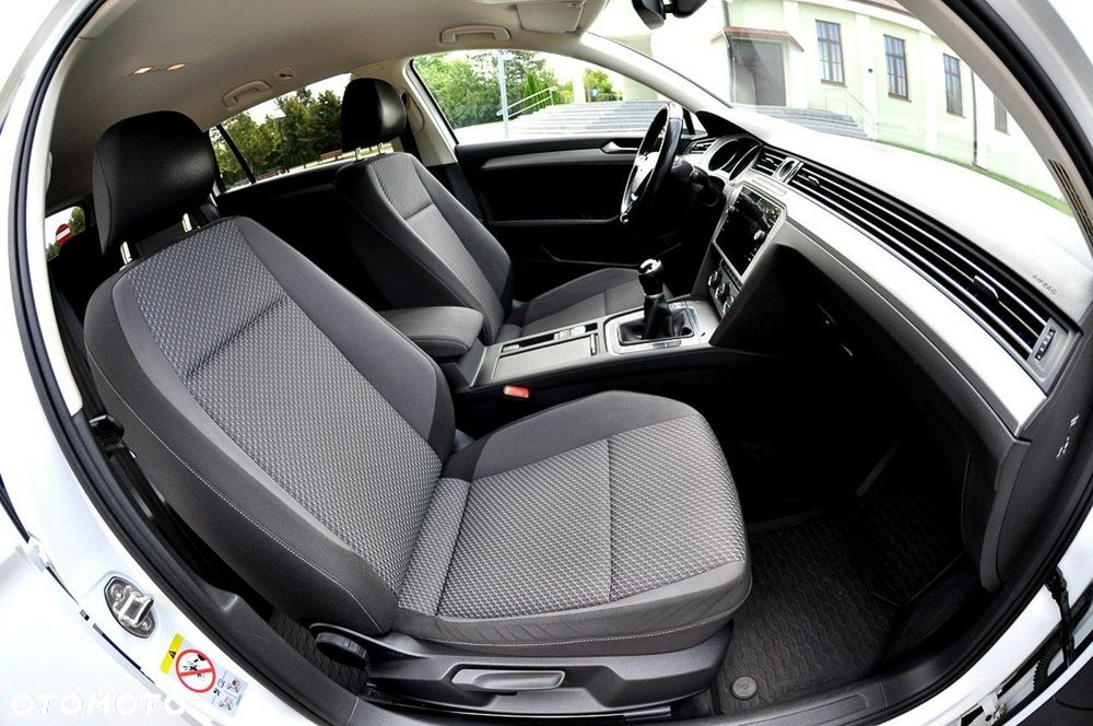 Volkswagen Passat 1.6 TDI BMT Comfortline - 8