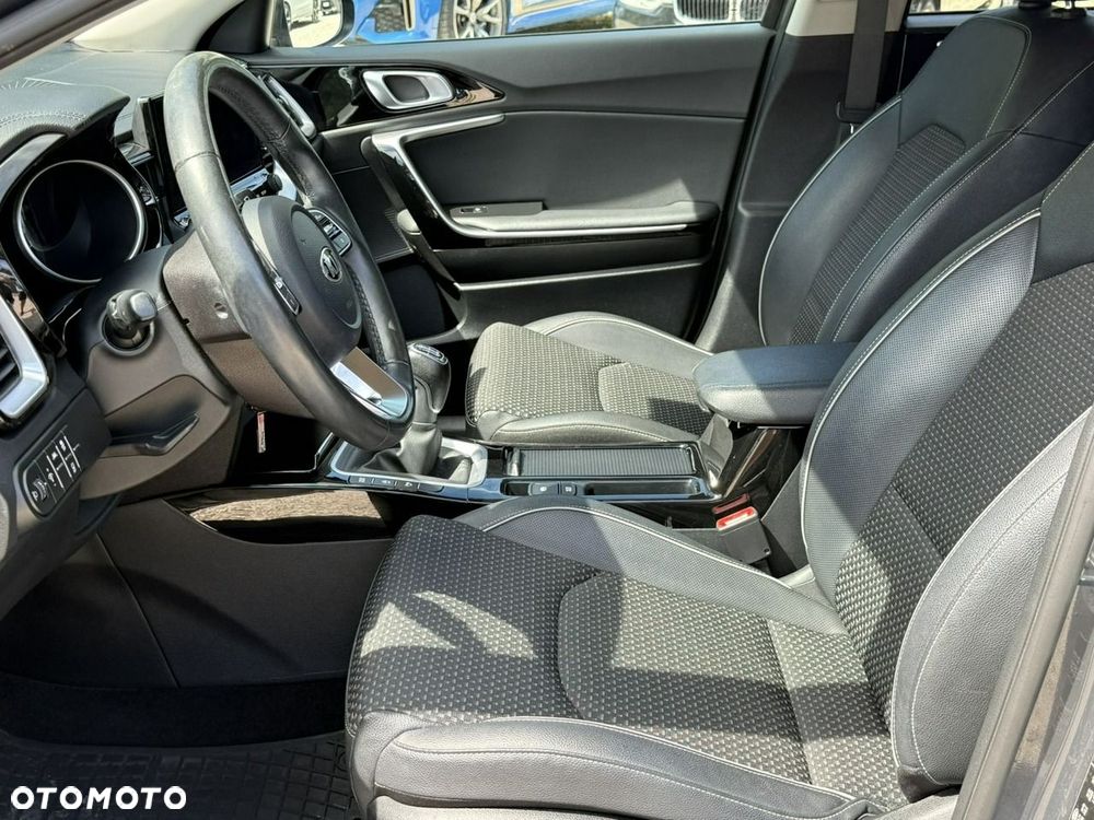 Kia Ceed - 11
