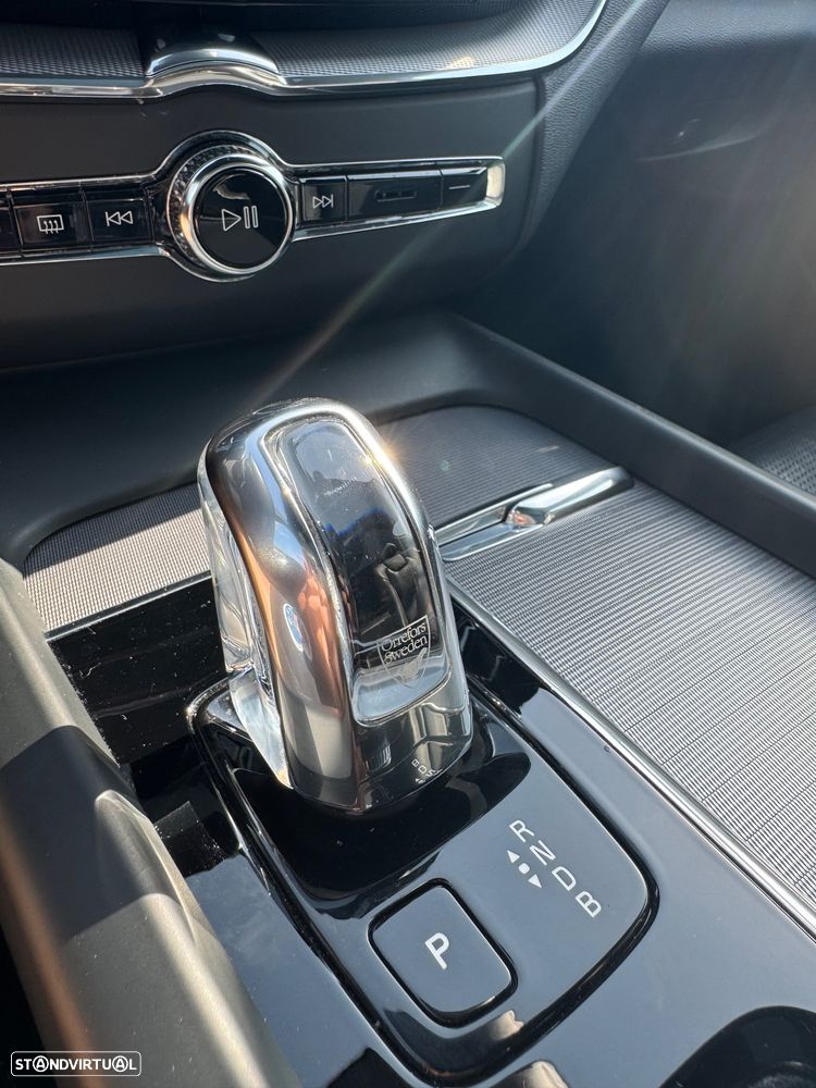 Volvo XC 60 2.0 T8 PHEV R-Design AWD - 23