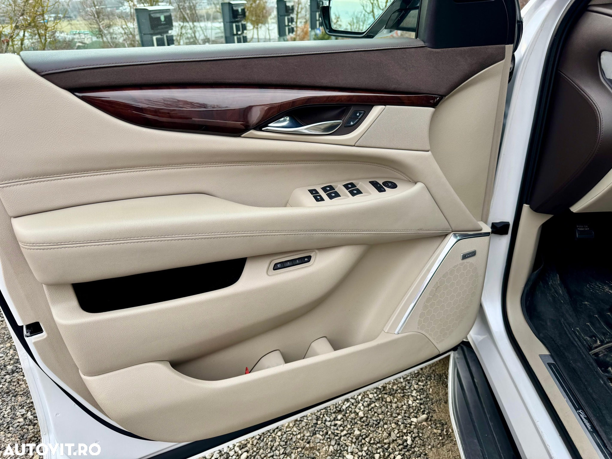Cadillac Escalade 6.2 V8 AWD AT Platinum - 7