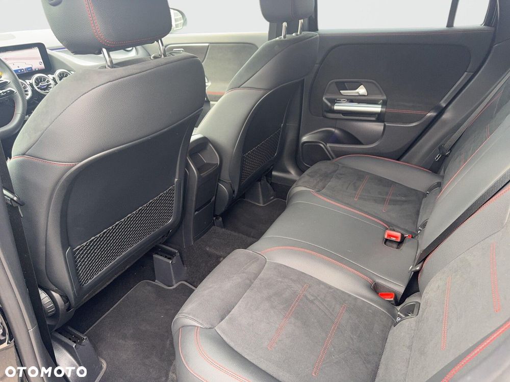 Mercedes-Benz GLA - 18