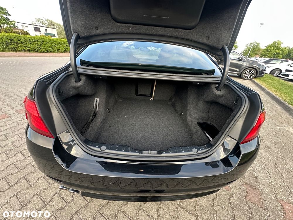 BMW Seria 5 525d - 23