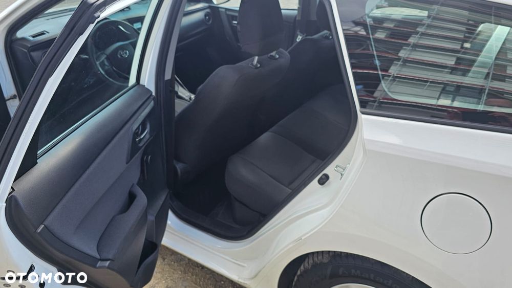 Toyota Auris Hybrid 135 Active - 13