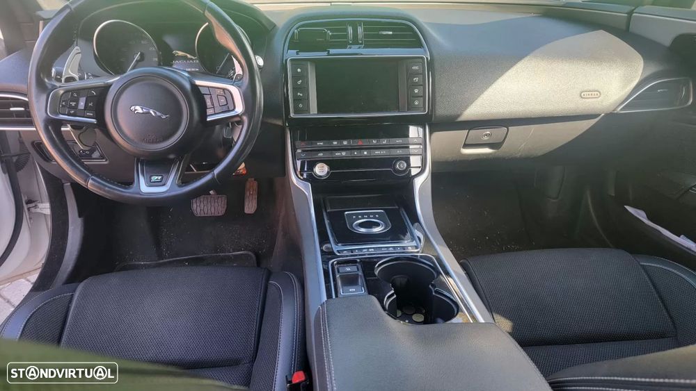 Jaguar XE 2.0 D Prestige Aut. - 7