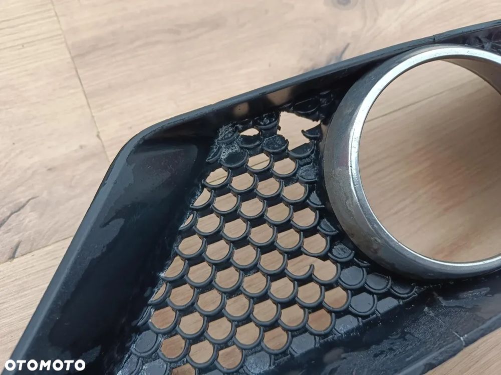 MERCEDES W209 CLK AMG KRATKA zderzaka prawa A2098850453 - 3