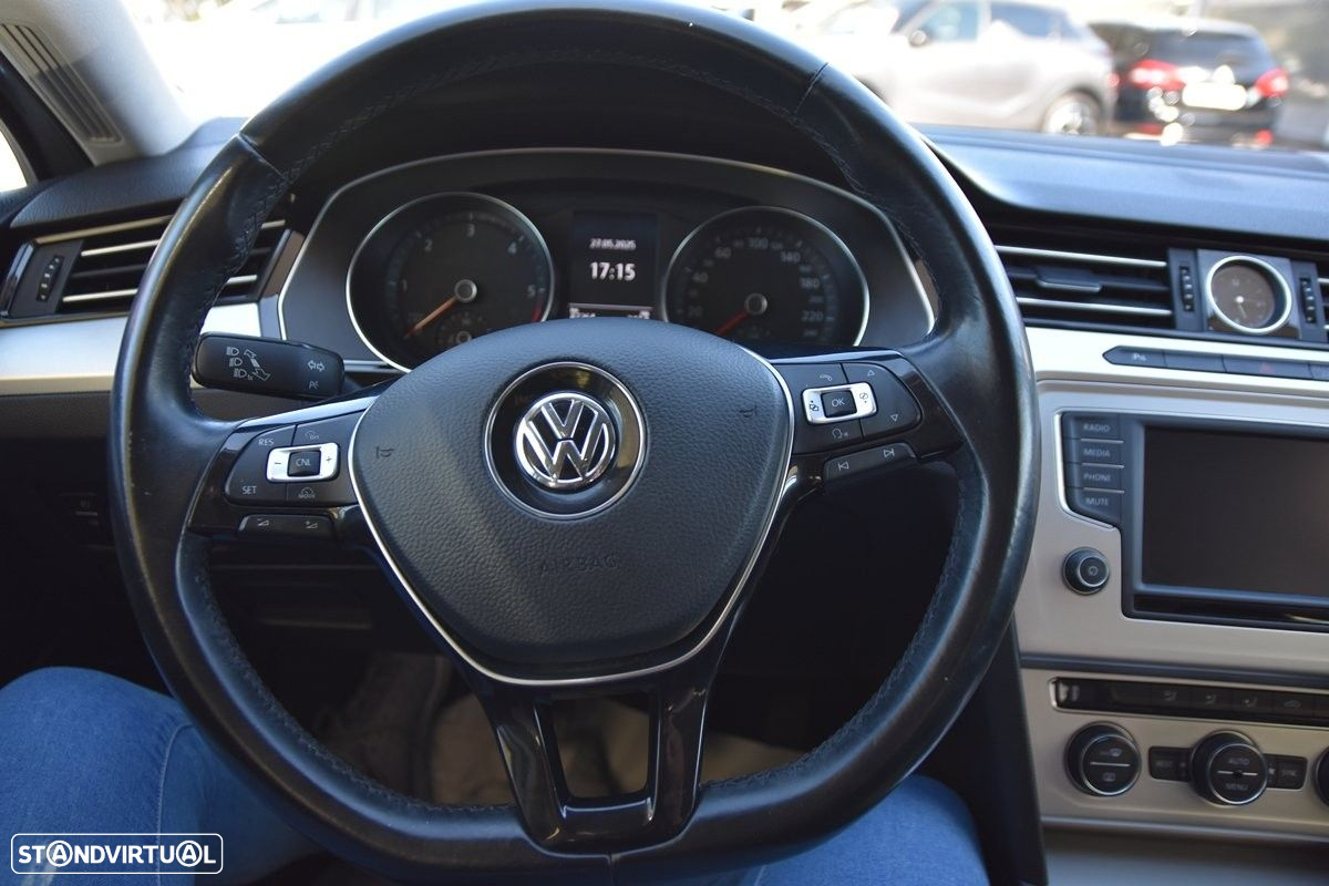 VW Passat 1.6 TDI Confortline - 24