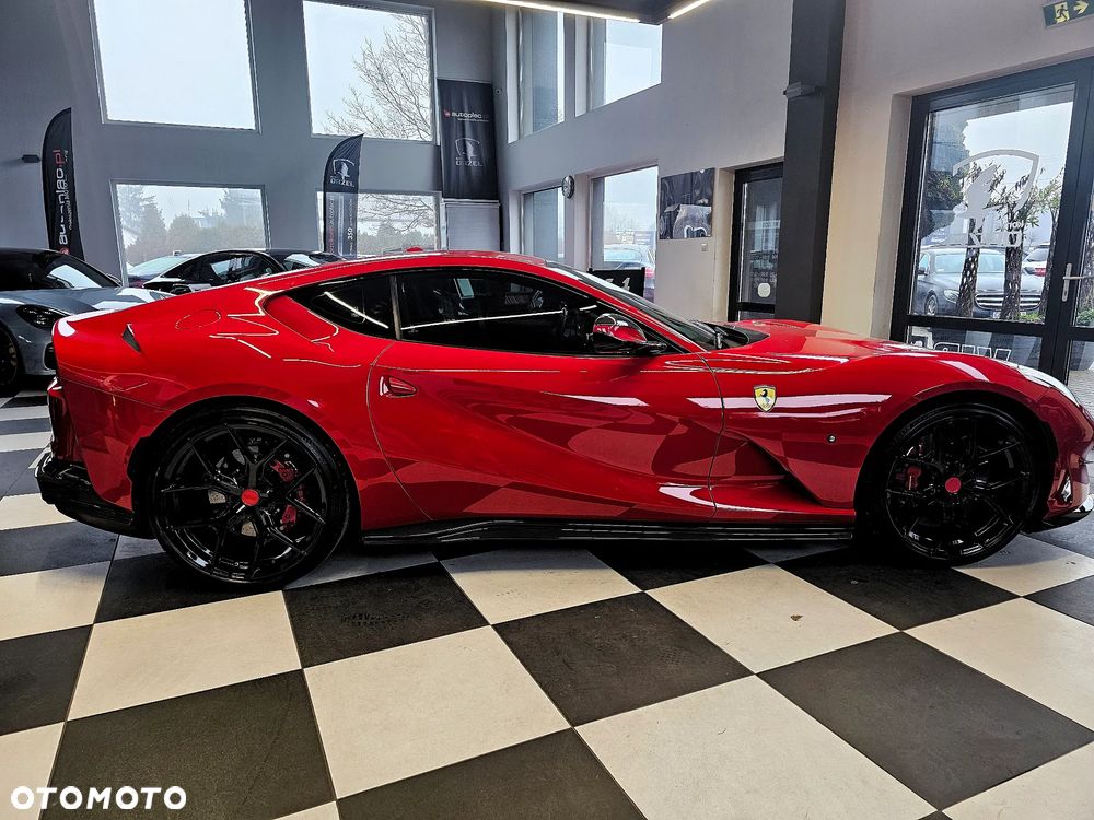 Ferrari 812 Superfast - 10