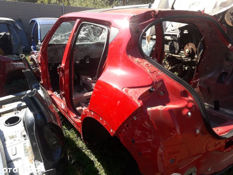 Bok prawy lub lewy Juke 2015 Z10A - 2