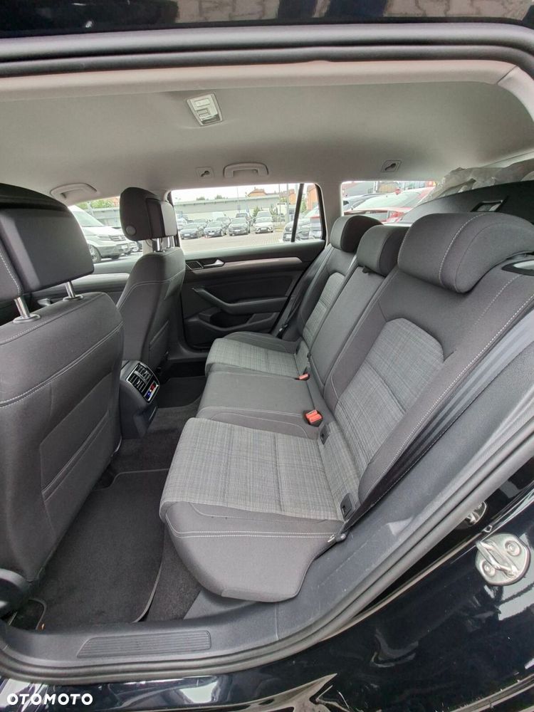 Volkswagen Passat - 13