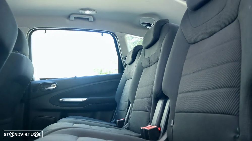 Ford S-Max 2.0 TDCi Titanium 7L - 51
