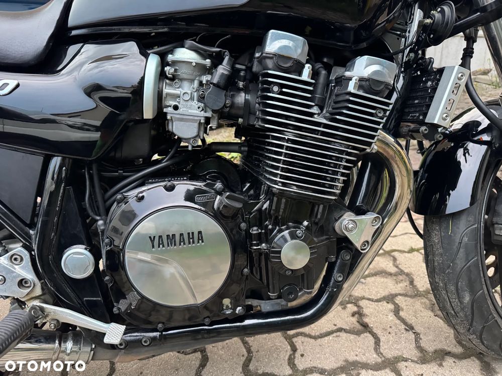 Yamaha XJR - 8