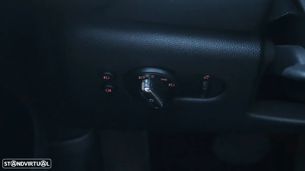 MINI 3 Portas Cooper D Aut. - 59