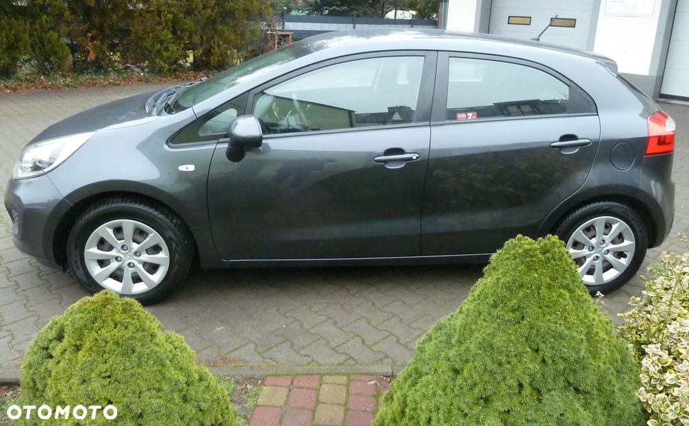 Kia Rio 1.2 L - 4