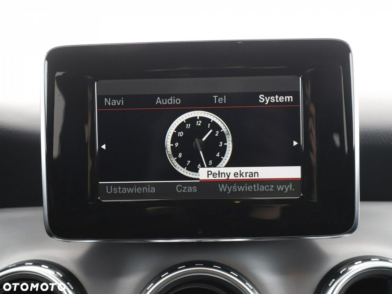 Mercedes-Benz GLA - 23
