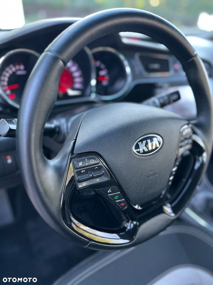 Kia Ceed 1.4 CVVT Dream-Team Edition - 26