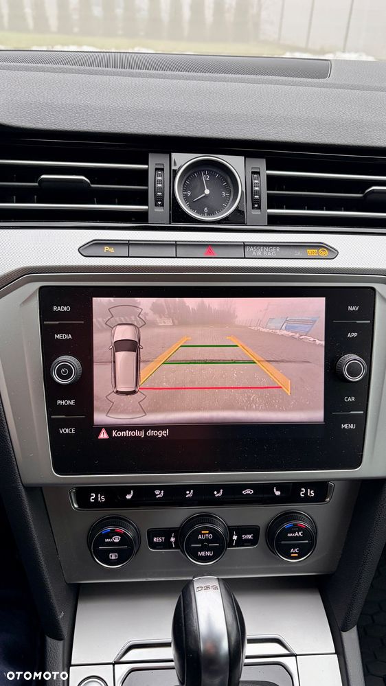 Volkswagen Passat - 12