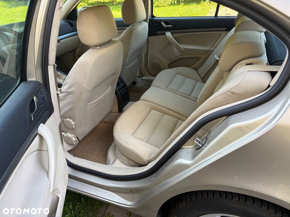 Skoda Octavia 1.9 TDI Elegance DSG - 10