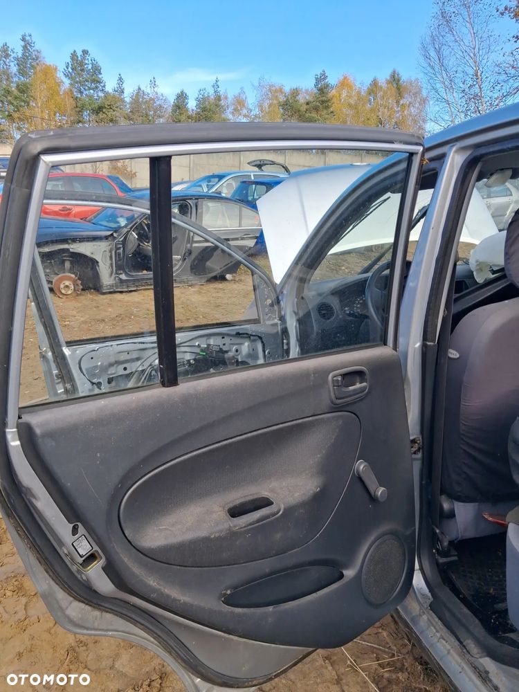 Daihatsu cuore 03 drzwi lewy tyl E28 - 9