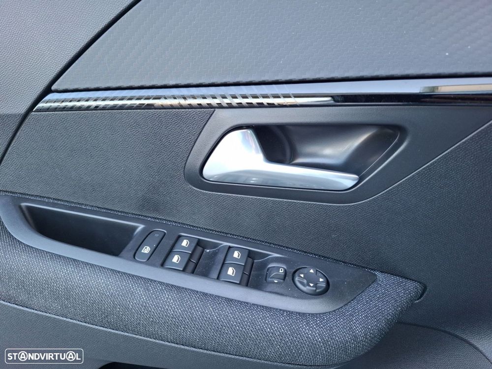 Peugeot e-208 51 kWh Style - 18