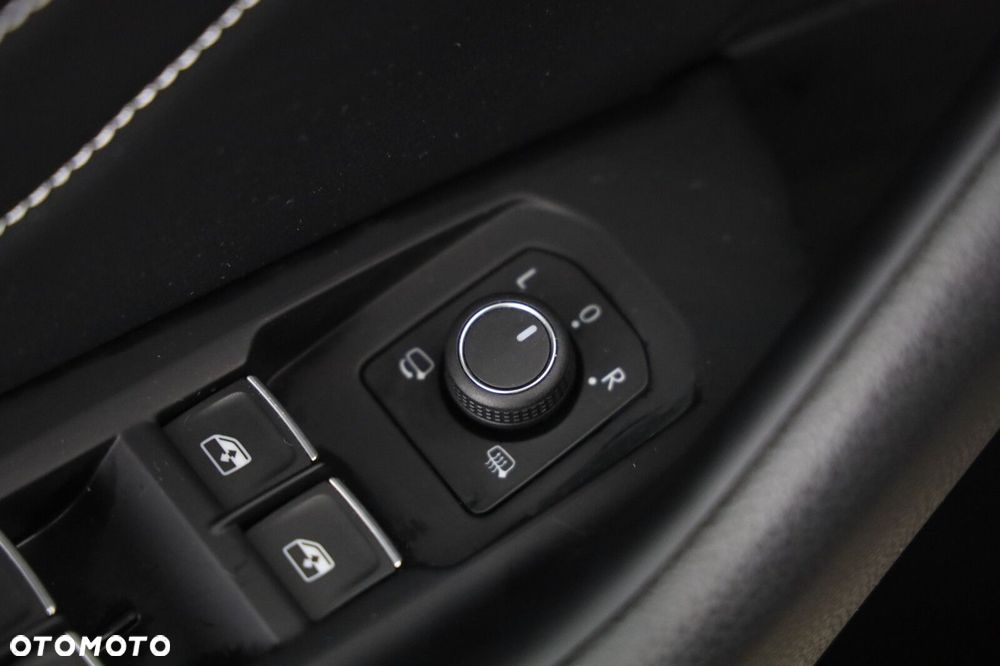 Volkswagen Passat Variant 2.0 TDI EVO Elegance DSG - 24