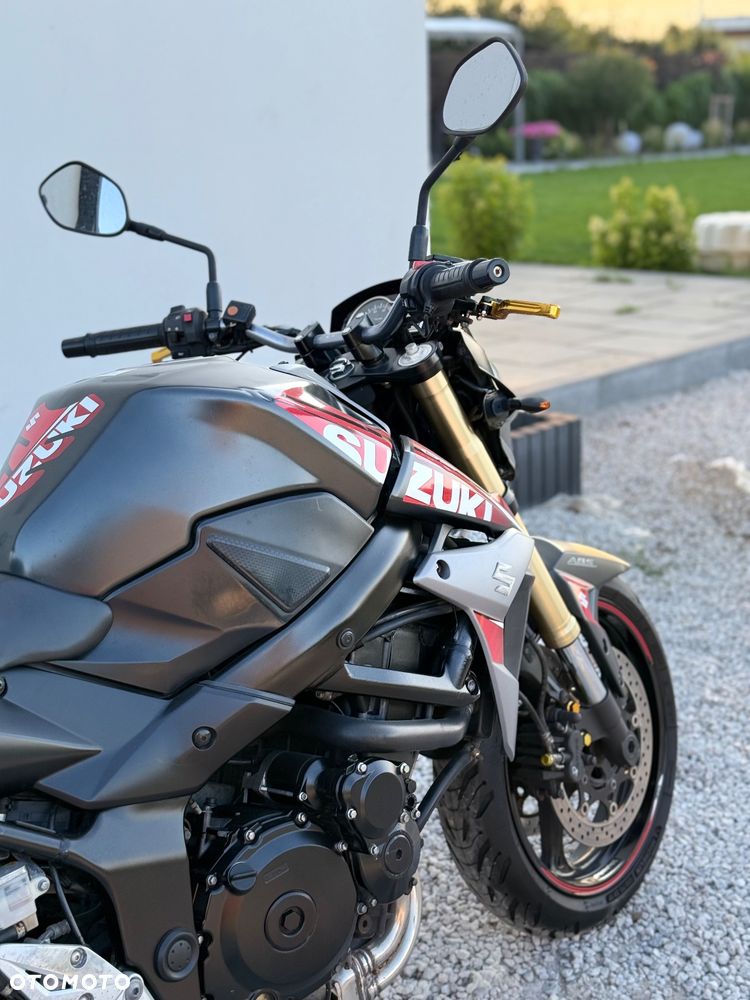 Suzuki GSR - 3