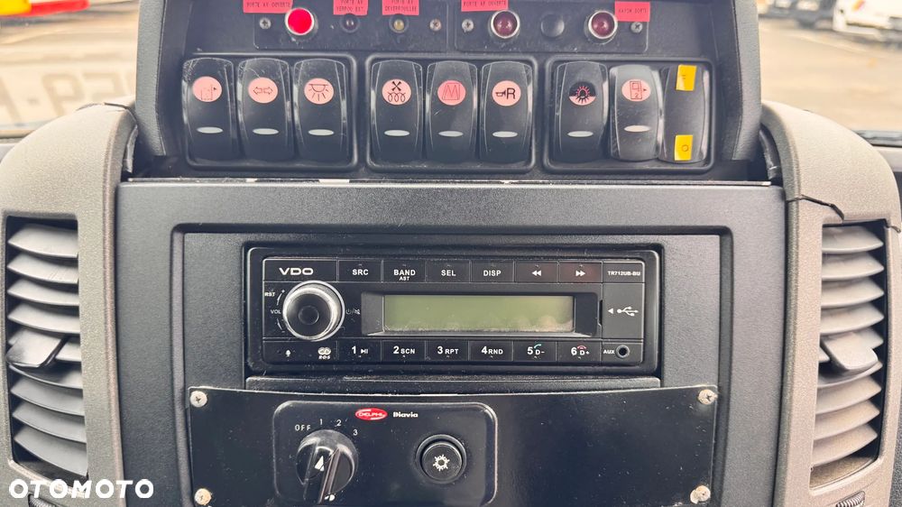 Volkswagen Crafter / 22 miejsca / Klima / Winda / Cena:87000 zł netto - 13