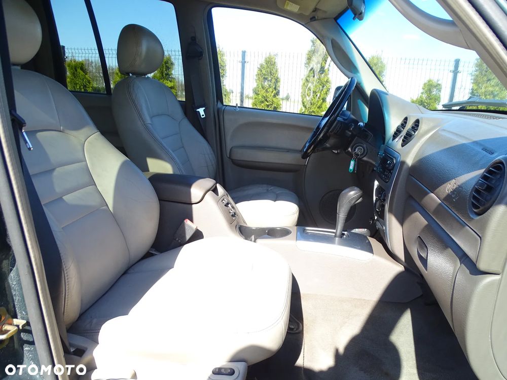 Jeep Liberty - 10