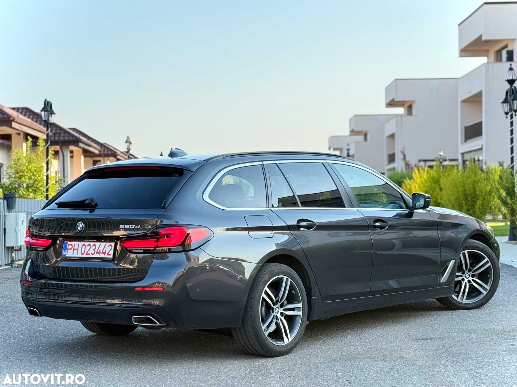 BMW Seria 5 520d Touring Aut. Luxury Line - 4