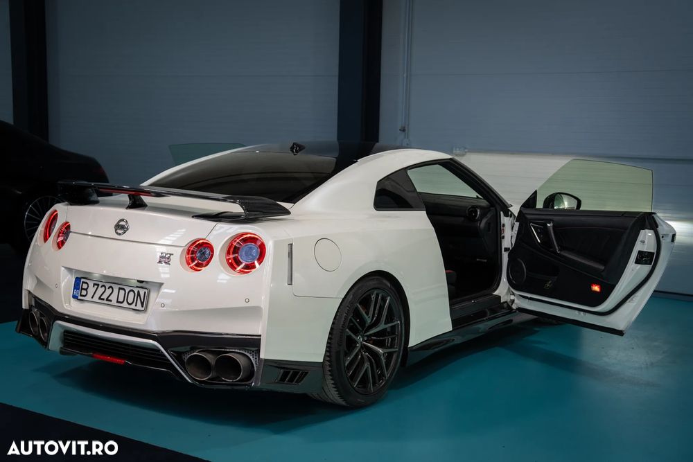 Nissan GT-R - 4