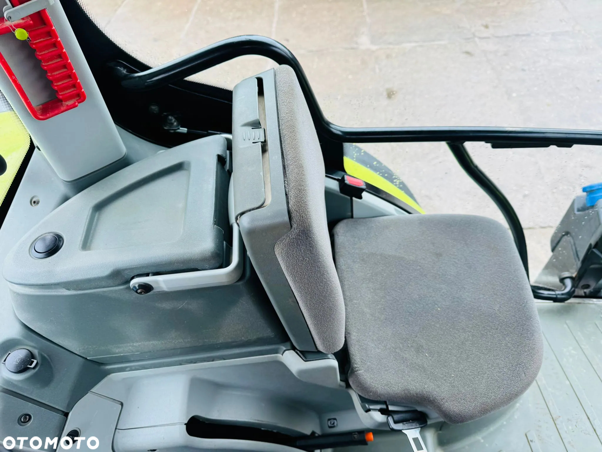 Claas Axion 810 CEBIS - 10
