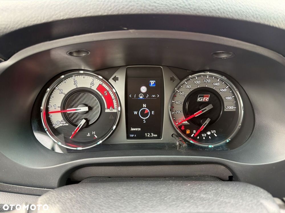 Toyota Hilux 2.8 D-4D Double Cab GR Sport 4x4 - 24