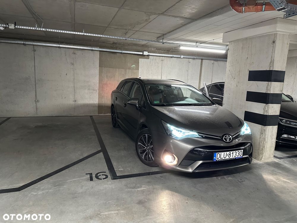 Toyota Avensis 1.8 Premium - 1