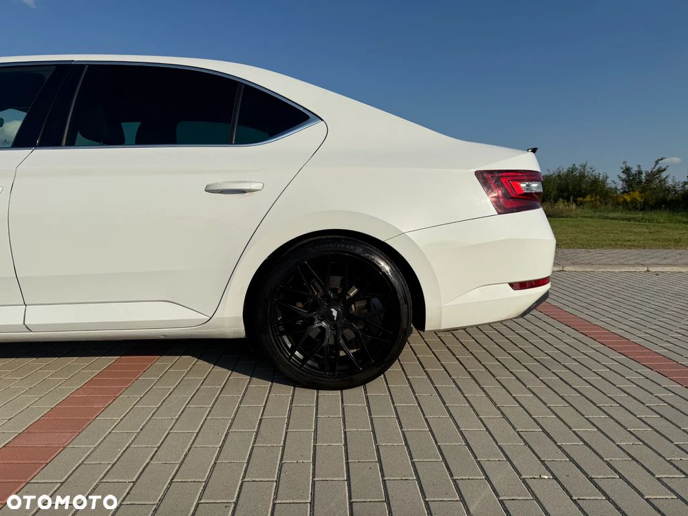 Skoda Superb 2.0 TDI L&K DSG - 9