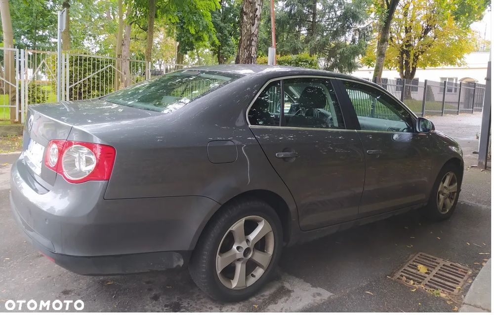 Volkswagen Jetta - 6