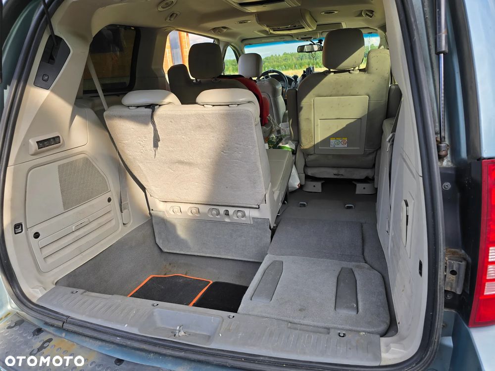 Chrysler Town & Country - 3