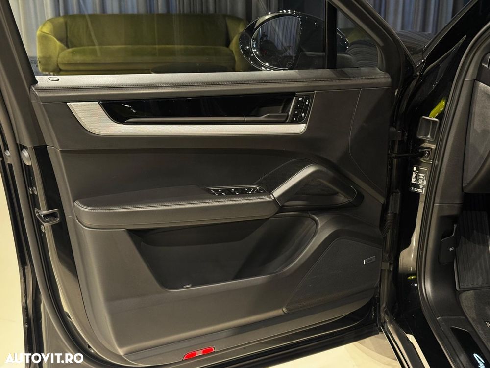 Porsche Cayenne Coupe - 16