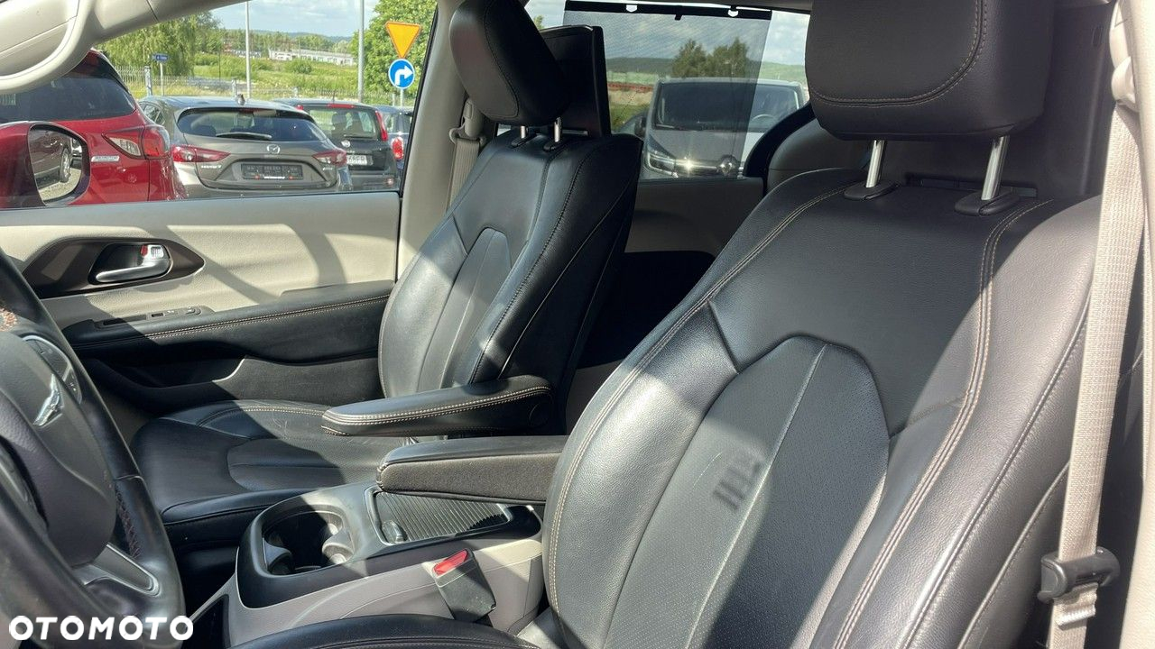 Chrysler Pacifica - 7