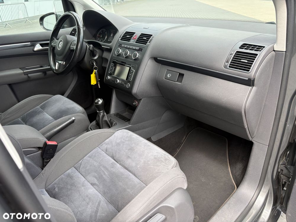 Volkswagen Touran 1.6 TDI DPF BlueMotion Technology Highline - 30