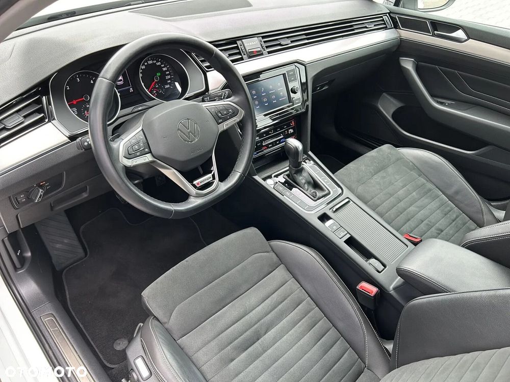 Volkswagen Passat Variant 2.0 TDI Elegance DSG - 8