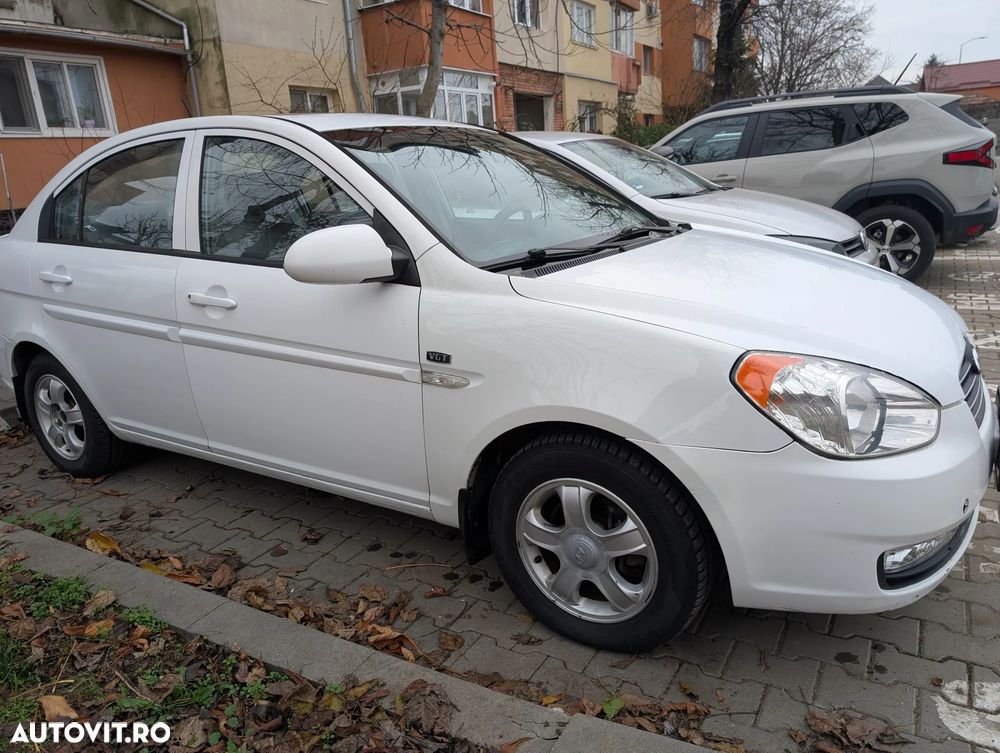Hyundai Accent - 2
