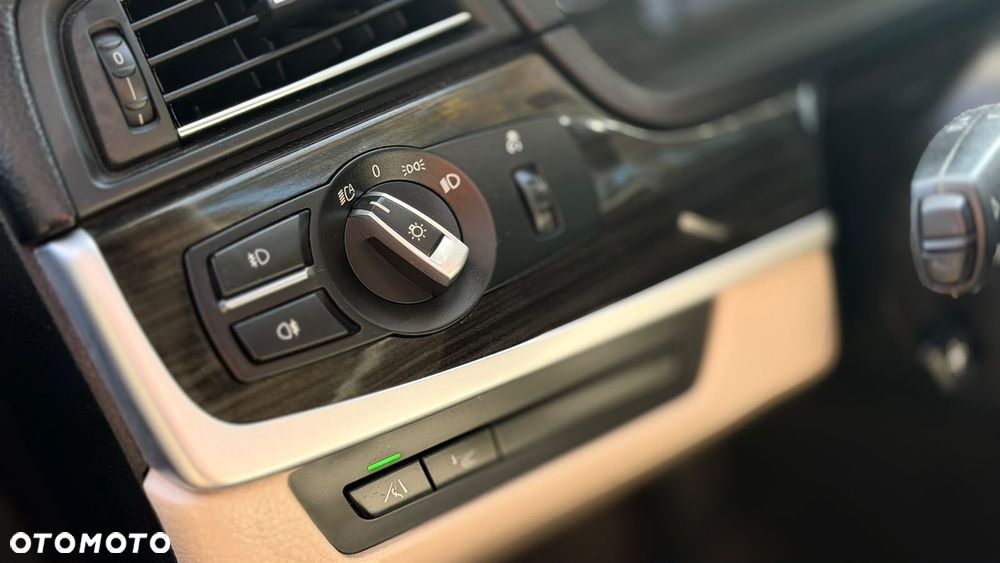 BMW Seria 5 530d xDrive - 24