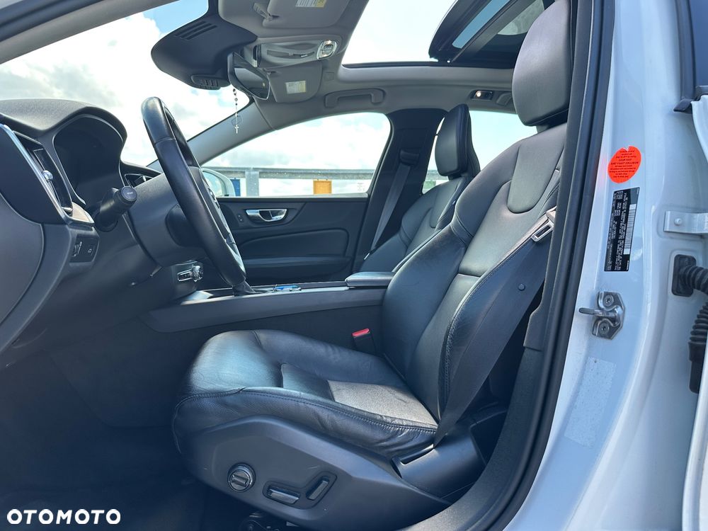 Volvo S60 T6 AWD Momentum Pro - 22