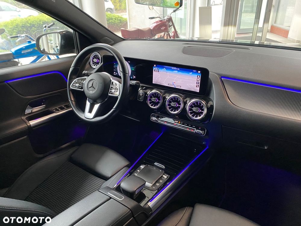 Mercedes-Benz GLA 180 Progressive - 18