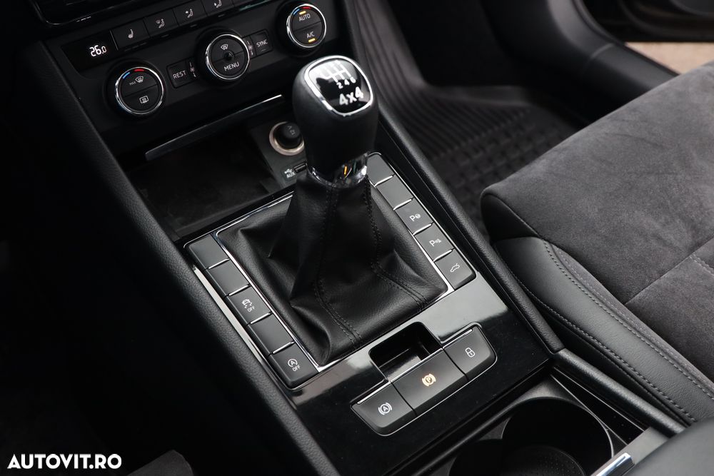 Skoda Superb Combi 2.0 TDI 4x4 SportLine - 20