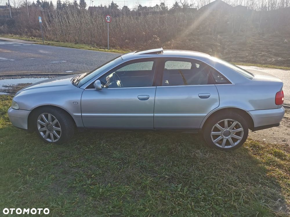 Audi A4 Limousine 2.4 Quattro - 7