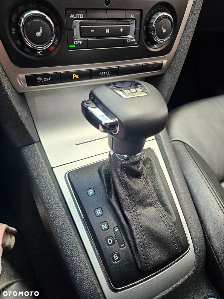 Skoda Octavia 2.0 TDI DPF RS DSG - 19